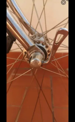 Bicicleta de carretera vintage y piezas de regalo