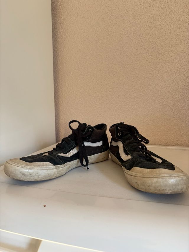 Zapatillas Vans Negras y Blancas