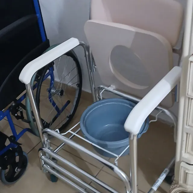 Silla WC para mayores o con movilidad reducida