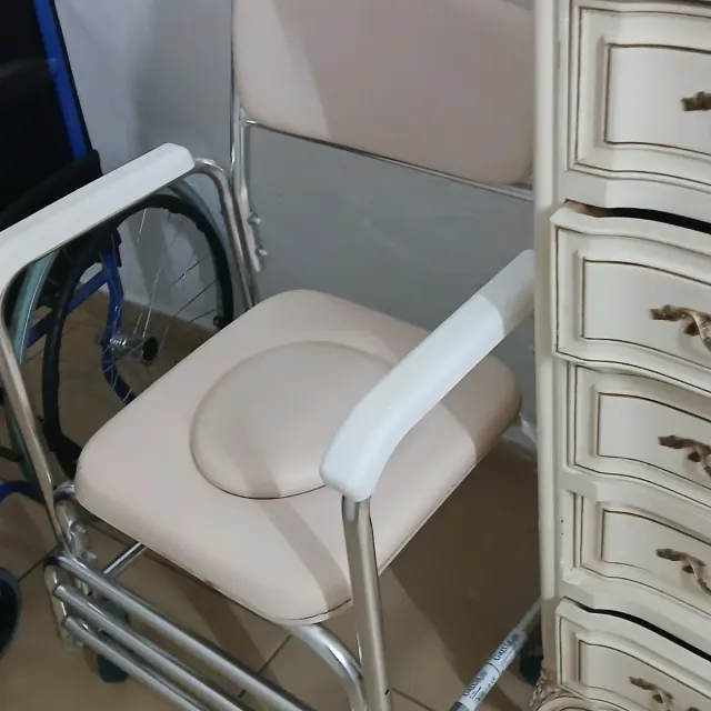 Silla WC para mayores o con movilidad reducida