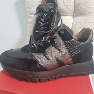 Zapatillas Wonders negras talla 37