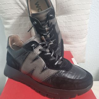 Zapatillas Wonders negras talla 37
