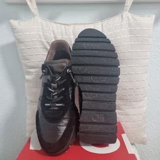 Zapatillas Wonders negras talla 37