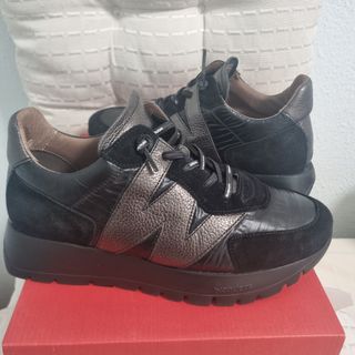 Zapatillas Wonders negras talla 37