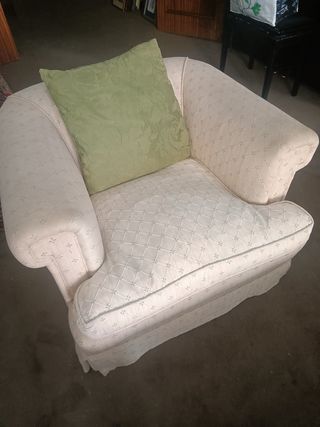 Tresillo compuesto por sofá 3 plazas y 2 butacas