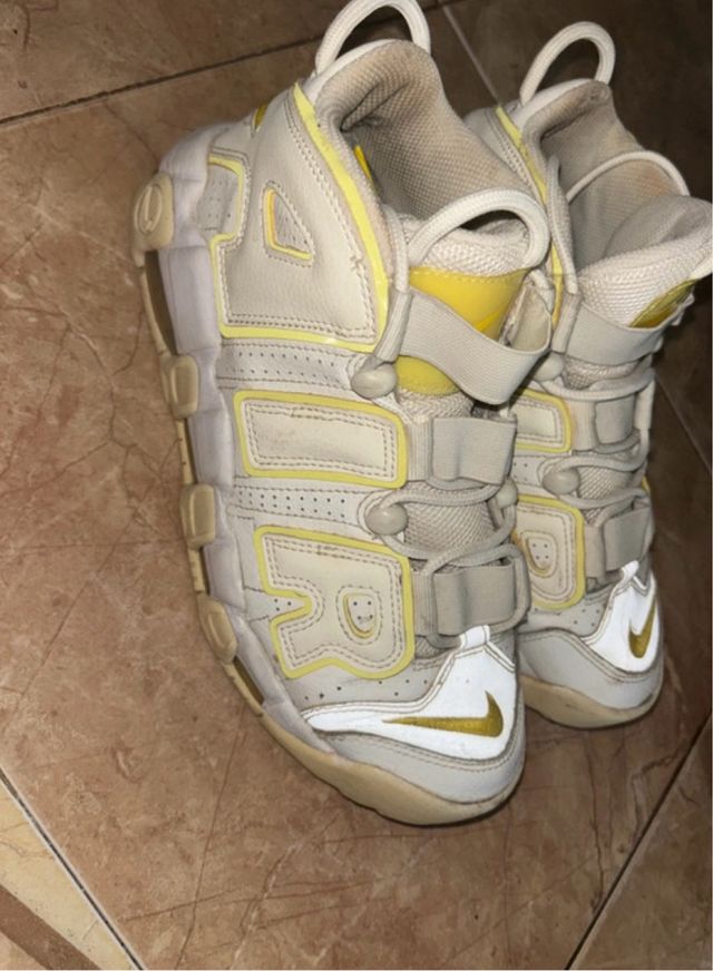 Nike Uptempo Blancas y Amarillas