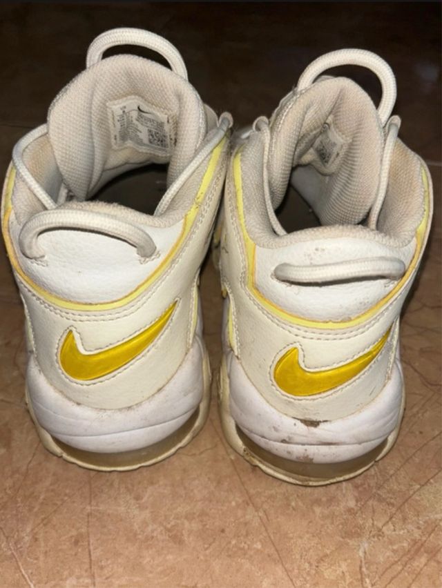 Nike Uptempo Blancas y Amarillas