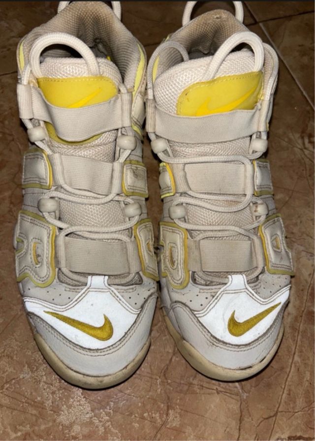 Nike Uptempo Blancas y Amarillas