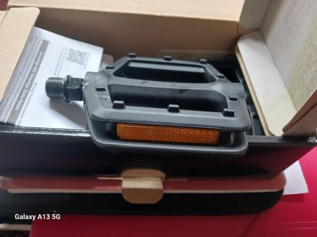 Pedales nuevos de Bicicleta Negros con Reflectores