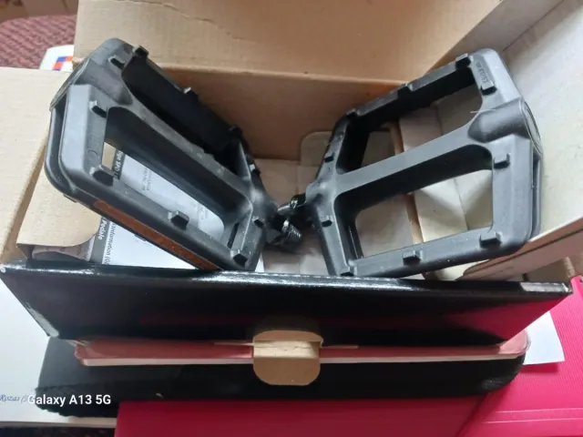 Pedales nuevos de Bicicleta Negros con Reflectores