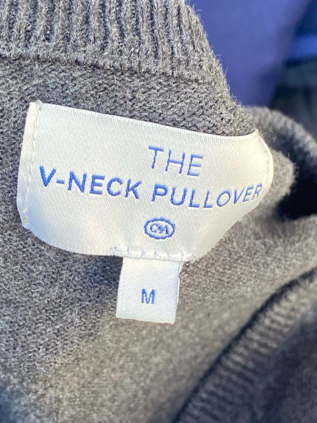 Jersey C&A Gris Cuello Pico