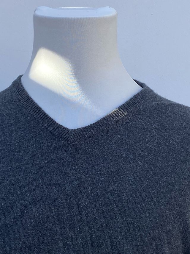 Jersey C&A Gris Cuello Pico