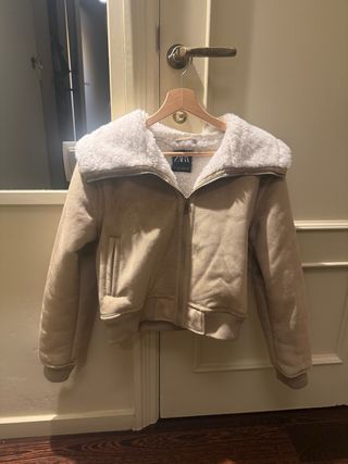 Cazadora Zara Borreguito Beige