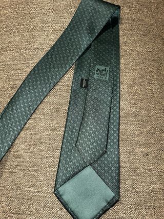 Corbata Hermès H gris/verde sin etiquetas