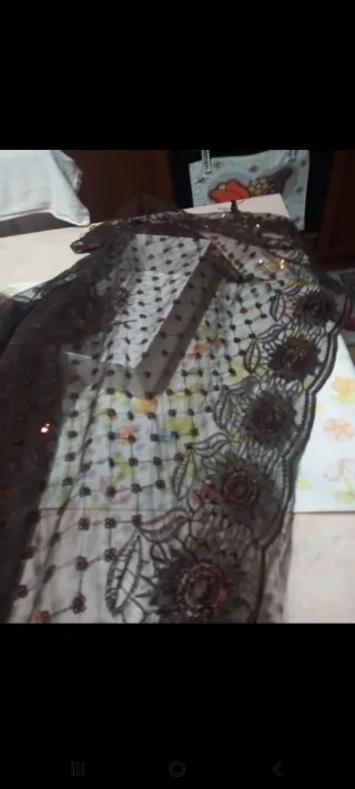 Sciarpa donna marrone con ricami floreali