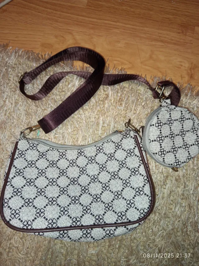 Bolso de hombro con monedero estampado