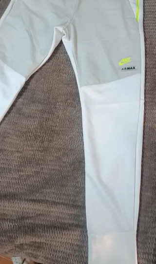 Pantalón chándal Nike gris y blanco