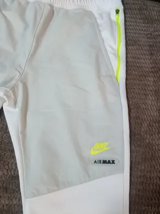 Pantalón chándal Nike gris y blanco