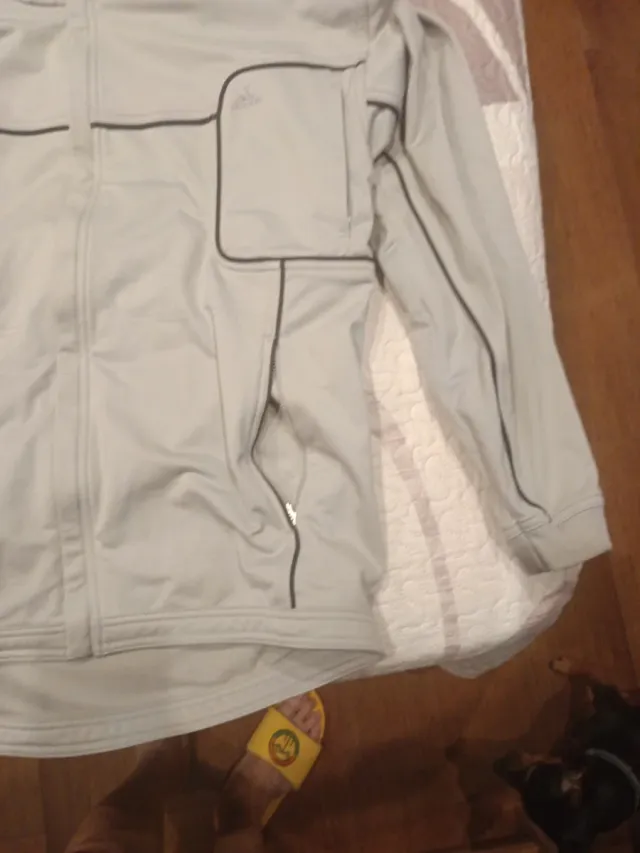 Cazadora Adidas Beige, como nueva, impoluta.