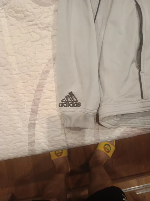 Cazadora Adidas Beige, como nueva, impoluta.