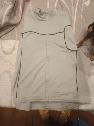 Cazadora Adidas Beige, como nueva, impoluta.