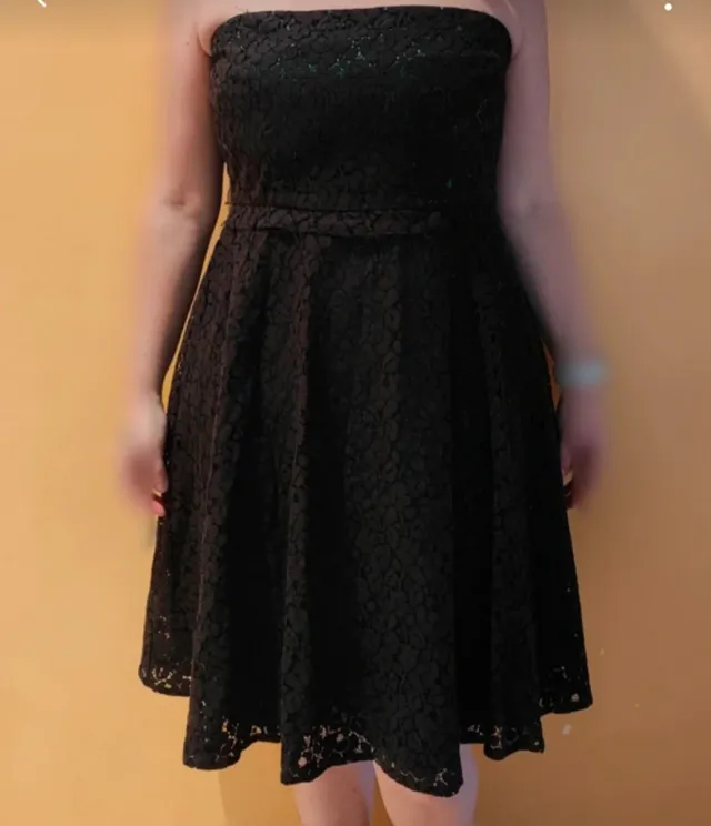 Vestido palabra de honor negro encaje