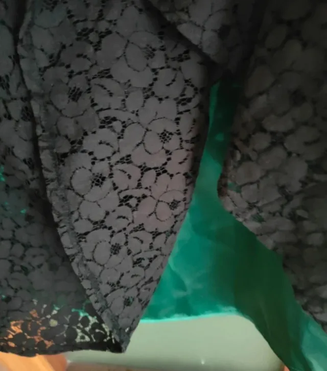 Vestido palabra de honor negro encaje