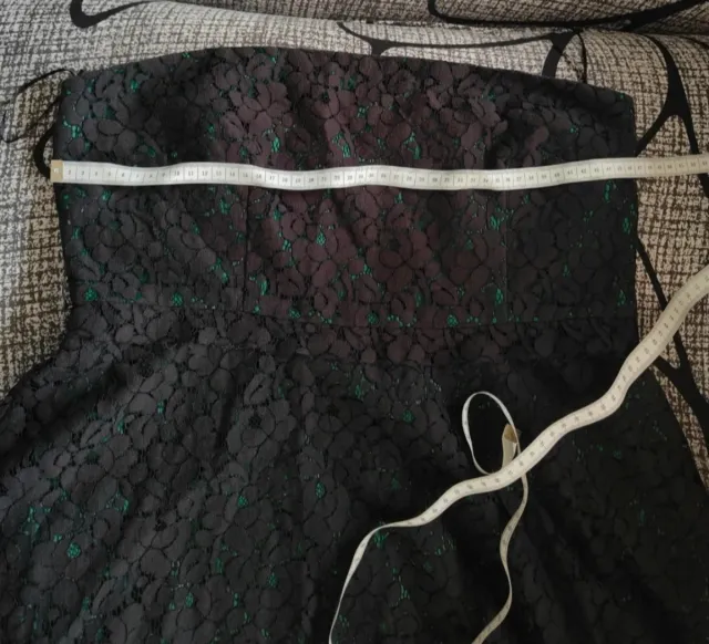 Vestido palabra de honor negro encaje