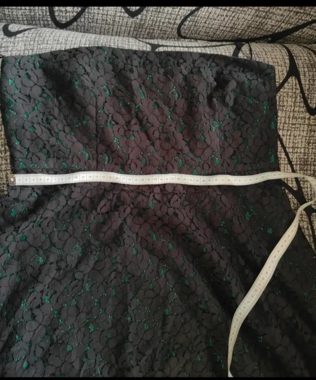 Vestido palabra de honor negro encaje