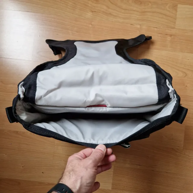 Maletín ordenador Titleist negro y rojo