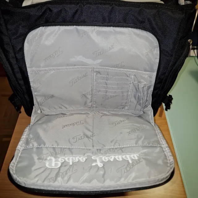 Maletín ordenador Titleist negro y rojo