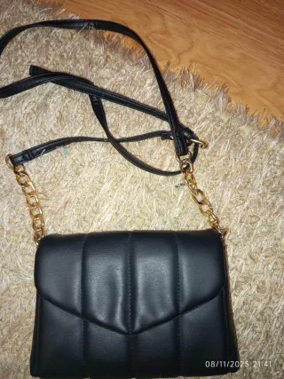 Bolso de hombro acolchado negro