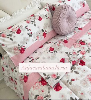 Trapunta con lenzuola floreali