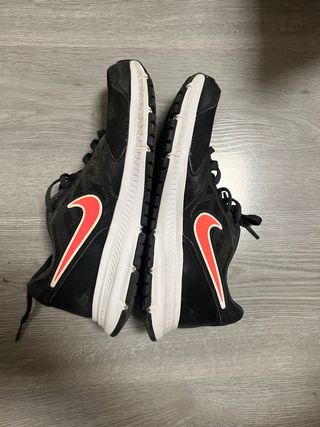 Zapatillas Nike Negras y Rojas