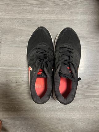 Zapatillas Nike Negras y Rojas