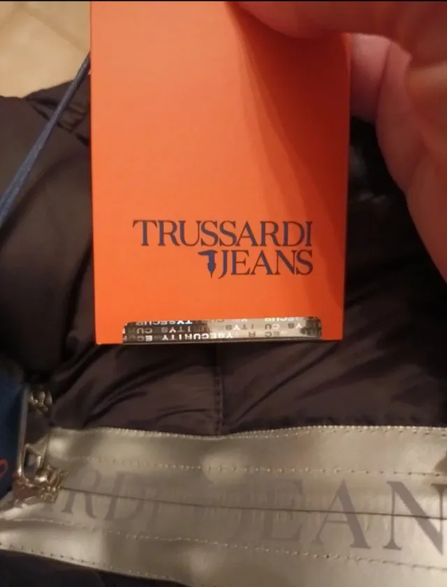 Chaqueta acolchada Trussardi negra