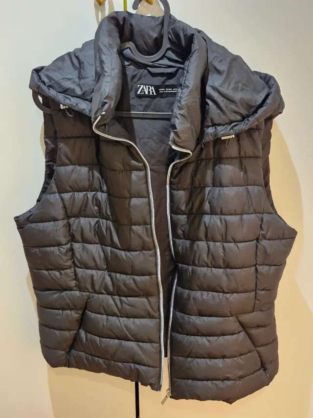 Chaleco acolchado Zara con capucha talla XXL