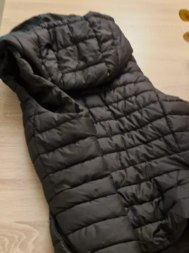 Chaleco acolchado Zara con capucha talla XXL