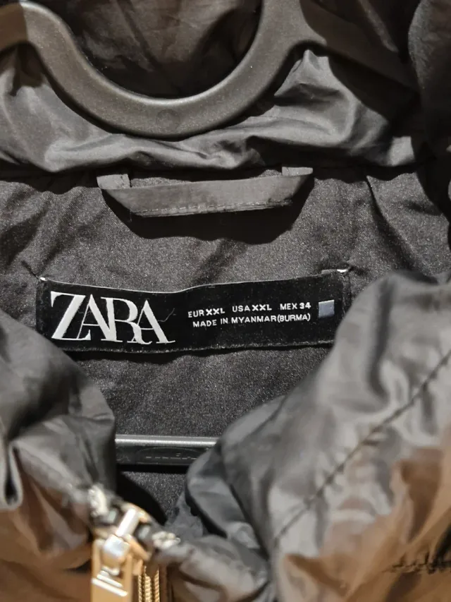 Chaleco acolchado Zara con capucha talla XXL