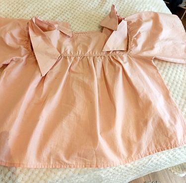 Blusa rosa con lazos