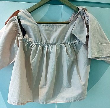 Blusa rosa con lazos