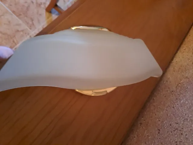 Platón decorativo dorado y transparente