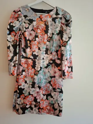 Vestido floral Zara manga larga