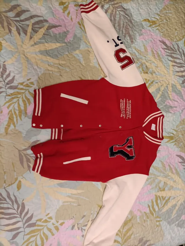 Chaqueta bomber roja y blanca T. 11-12