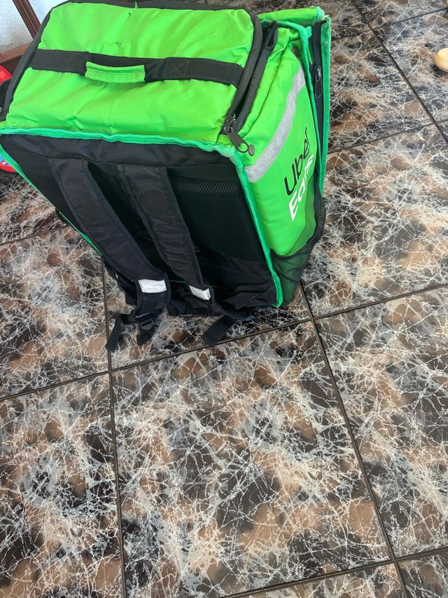 Mochila Uber Eats Negra y Verde