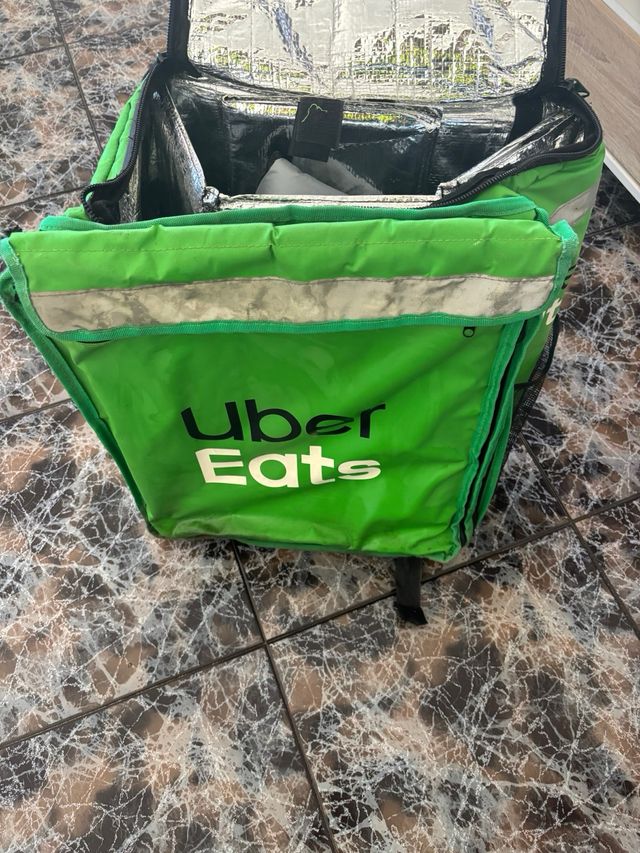 Mochila Uber Eats Negra y Verde