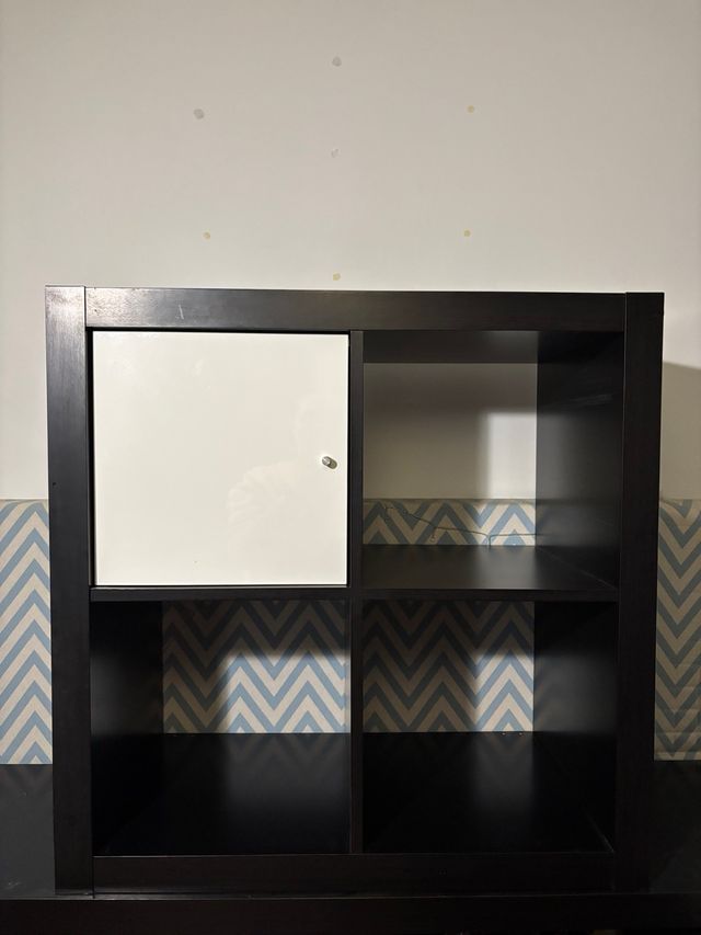 Scaffale Ikea nero con porta