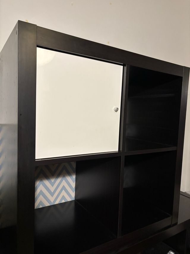 Scaffale Ikea nero con porta