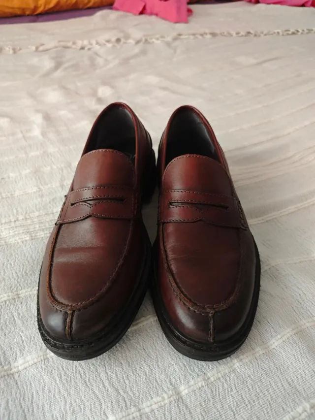 Zapatos de cuero marrones