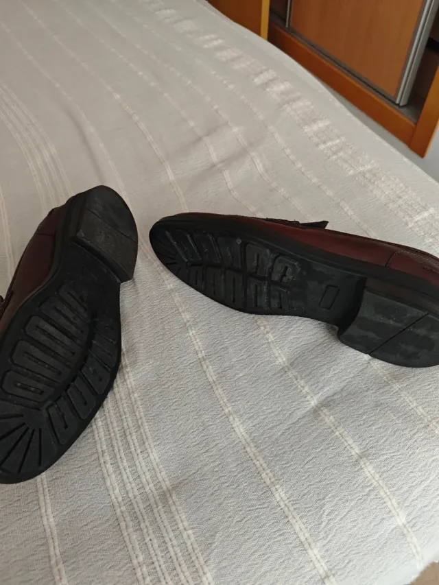 Zapatos de cuero marrones